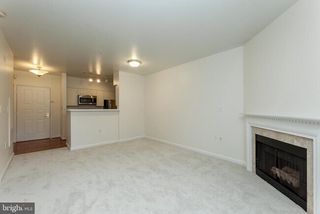 Building Photo - 2204 Westcourt Ln