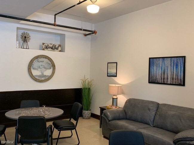 Building Photo - 751 2nd Ave S