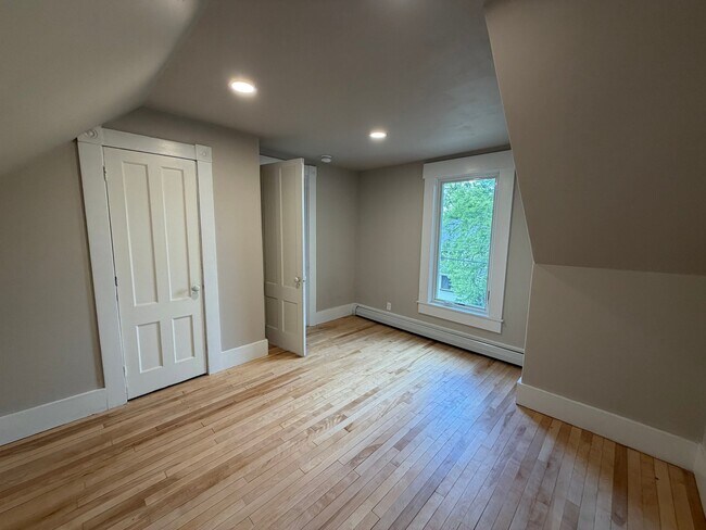 Building Photo - 53 Pleasant St