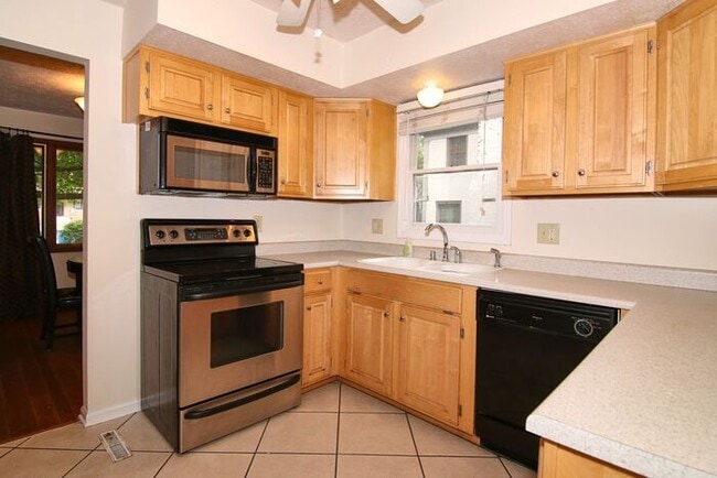 Building Photo - Furnished Home Blocks from Butler University!