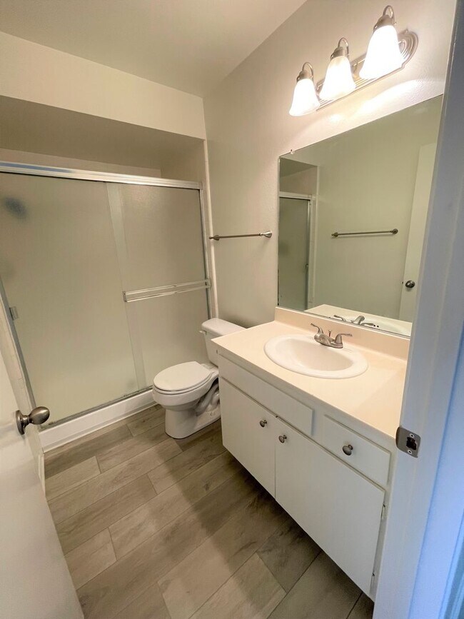 Building Photo - Scandia Pines Condo- Great Amenities!!