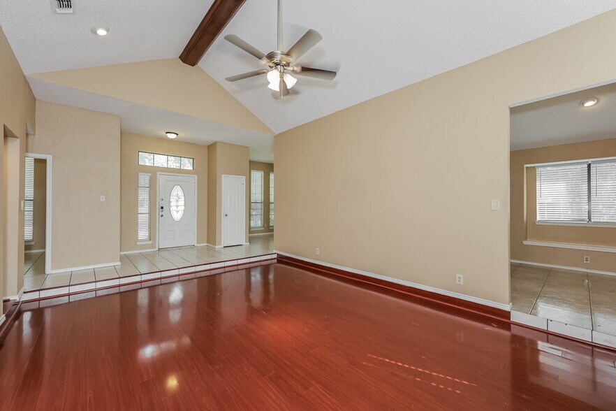Building Photo - 544 De Soto Dr