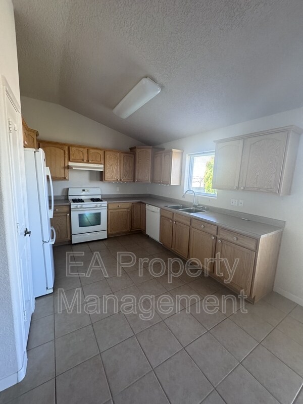 Building Photo - 10604 Calle Merida NW