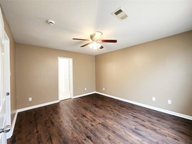 Building Photo - 927 Paradise Rd