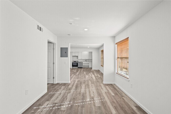 Building Photo - 8100 Seawall Blvd