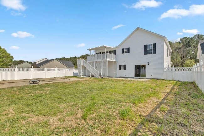 Building Photo - City Convenience with all Schools inside n...