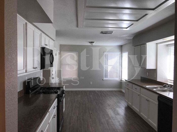 Building Photo - 4706 Whispering Falls Dr