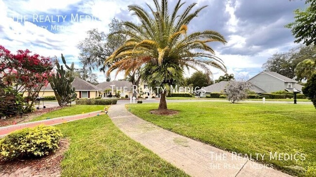 Building Photo - 1220 Villa Ln