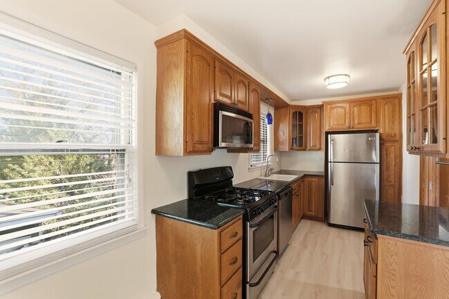 Building Photo - 576 Ave E