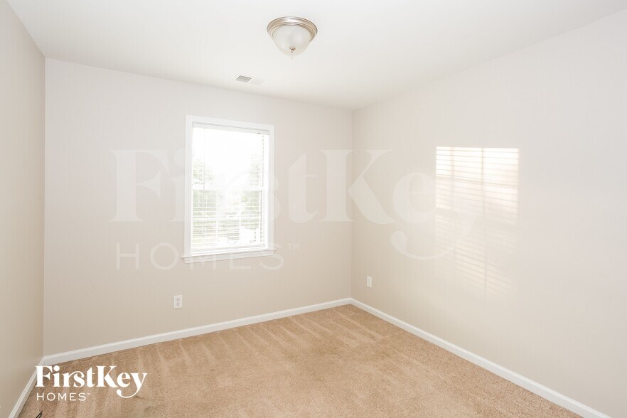 Building Photo - 10444 Henbane Ct