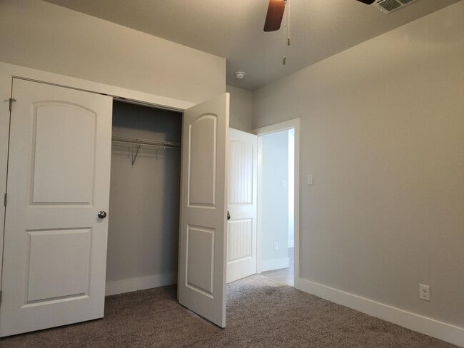Building Photo - 303 Winston Dr