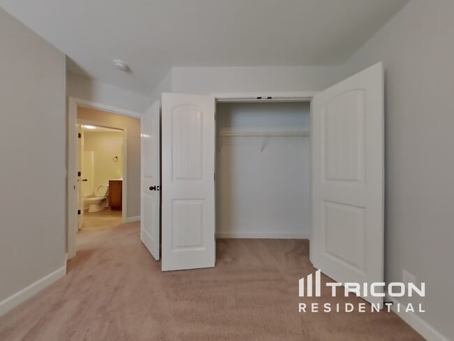 Building Photo - 3125 Hidden Creek Dr