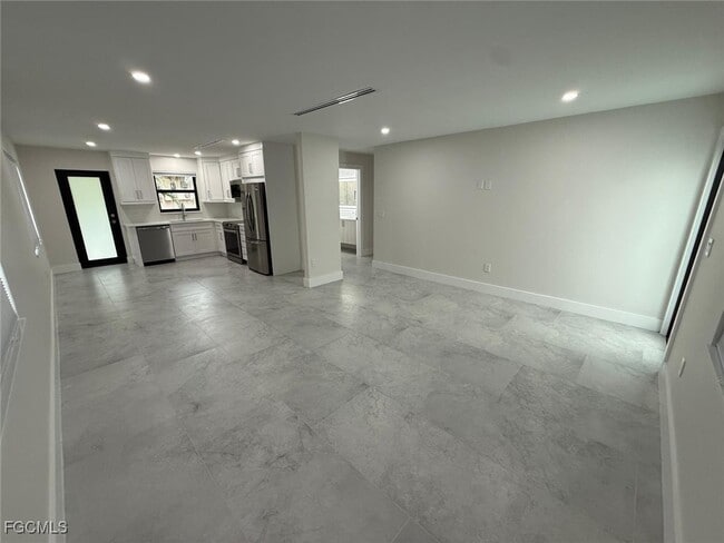 Building Photo - 3913 SE 11th Pl