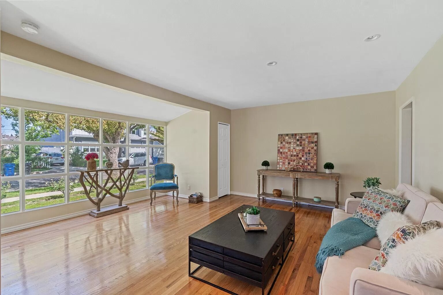 large living room with expansive windows - 14024 Peach Grove St
