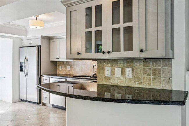 Building Photo - 25316 Plantation Dr NE