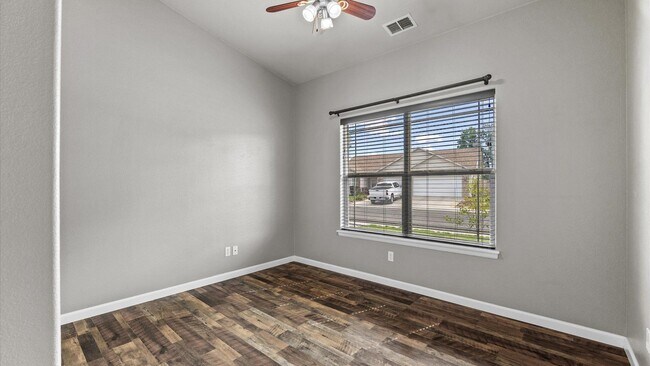 Building Photo - Spacious 3-Bed Ranch Home w/ 3-Car Garage & RV Parking In Quiet North Grand Junction Neighborhood