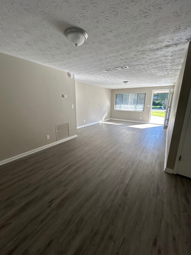 Building Photo - 1214 Santiago Dr