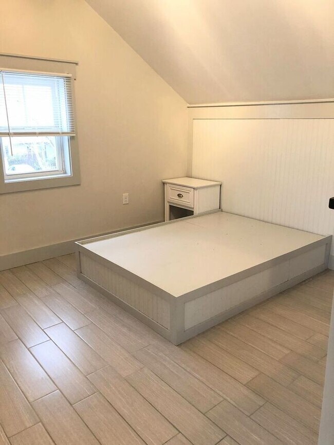 Building Photo - 98 Orchard St