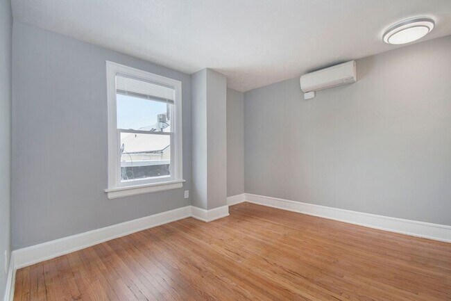 Building Photo - 3512 Dodge St