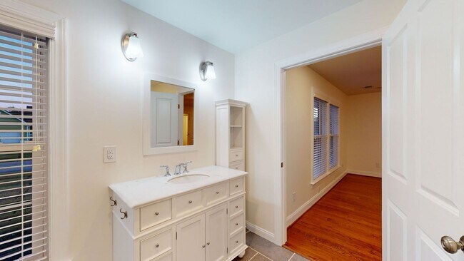 Building Photo - 202 Tidewater Dr