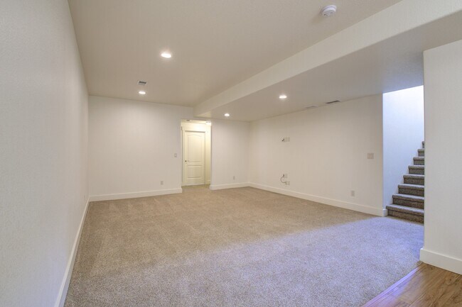 Building Photo - 7401 Turnbull Ct