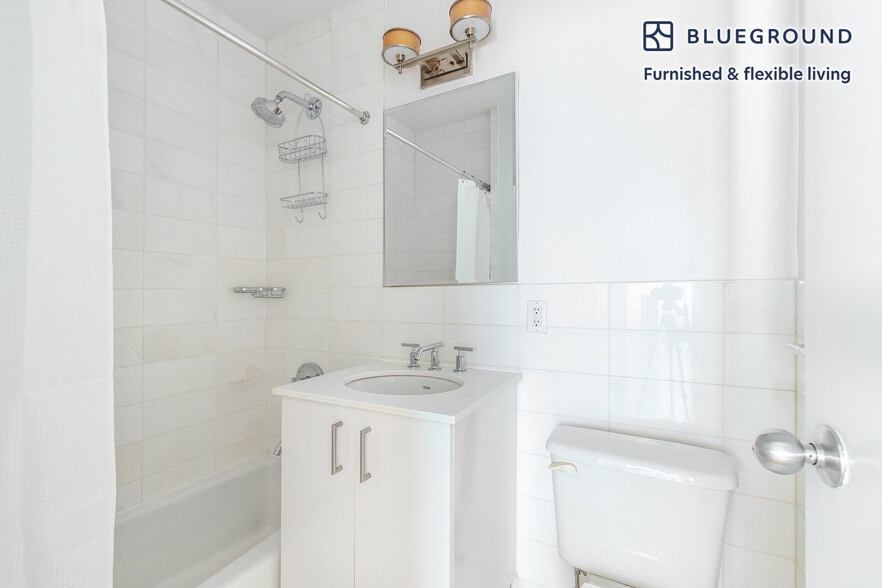 Building Photo - 30 Park Ave