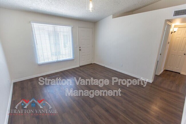 Building Photo - 3120 N 67th Ln