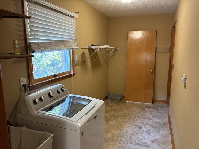 Building Photo - Great Family Home for Rent in Henderson County!