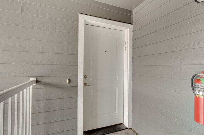 Building Photo - 2 bed 2 Bath Condo in Summerwind Community