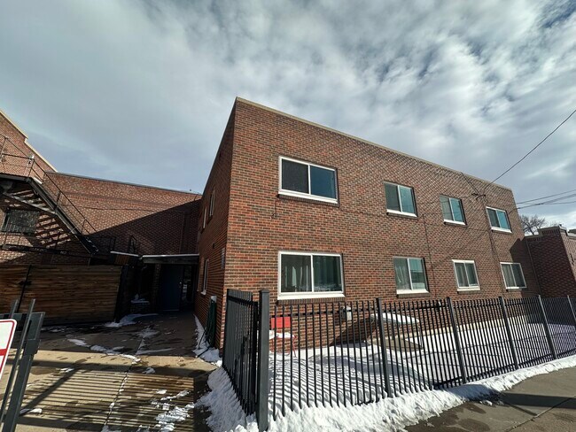 Primary Photo - 3140 N Clay St
