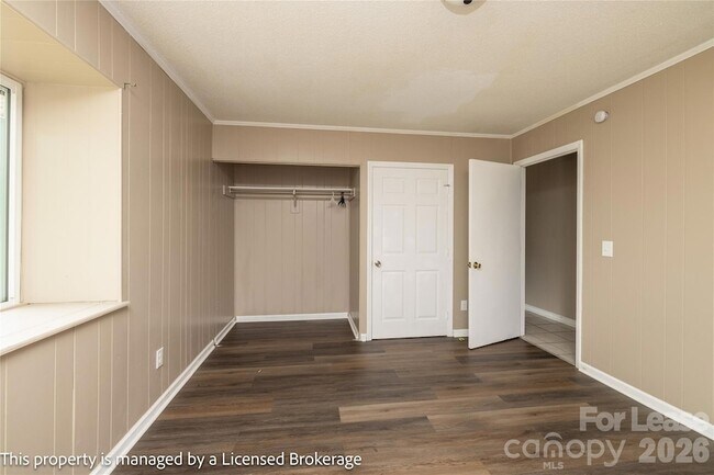 Building Photo - 145 Brentwood Dr