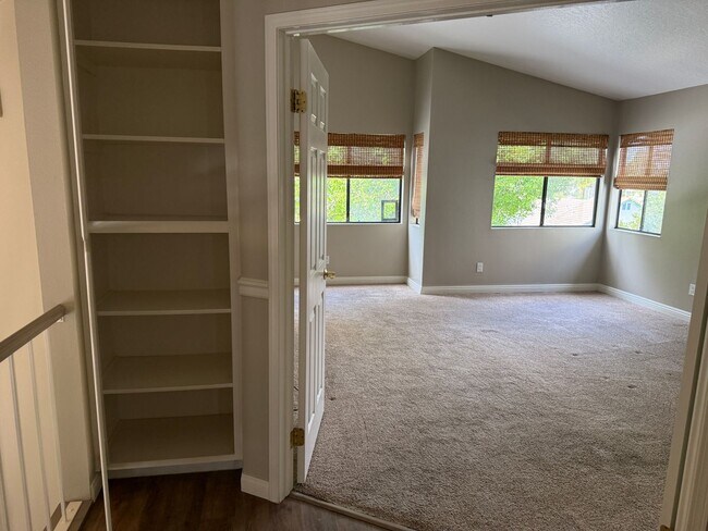 Building Photo - Charming 5 bed/3 bath in Carmel Valley