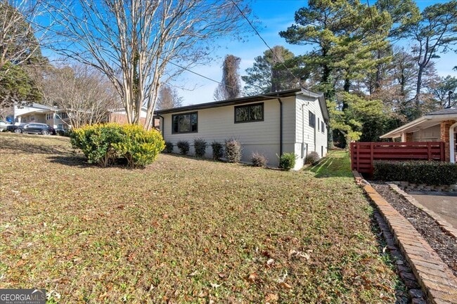 Building Photo - 2142 Cloverdale Dr SE