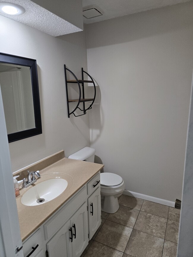 Building Photo - 6811 Orchard St