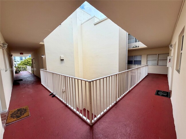 Building Photo - 2008 Jackson St