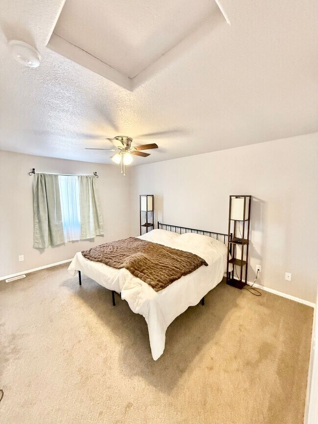 Building Photo - Like New home on Sweetwater for rent!