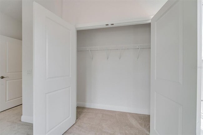 Building Photo - 1933 W Chestnut St