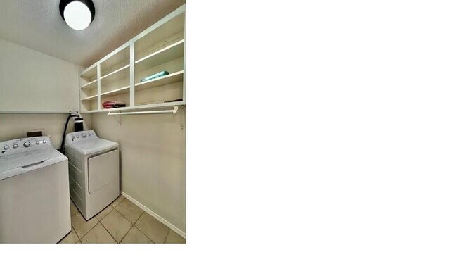 Building Photo - 1045 Hidden Hills Dr