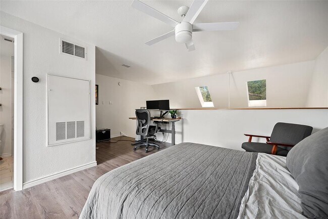 Building Photo - 1135 Barton Hills Dr
