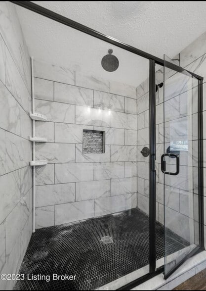 Building Photo - 626 Harris Pl