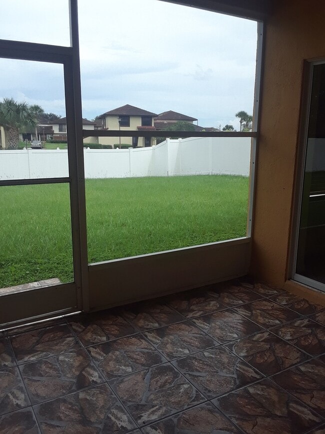 Building Photo - Spacious 4-Bedroom Home in Poinciana!