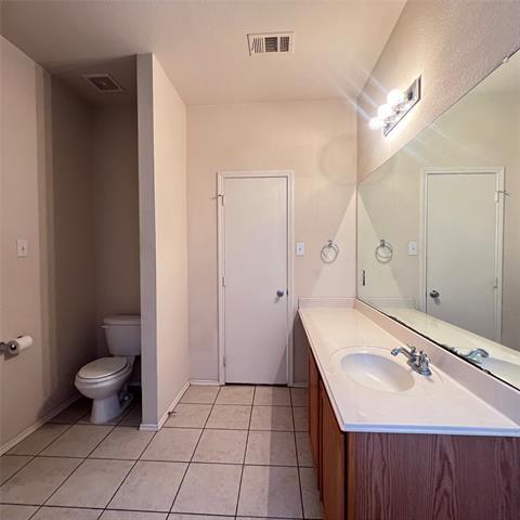 Building Photo - 2049 Helmoken Falls Dr