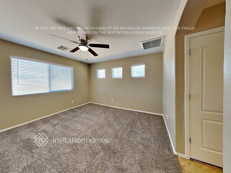 Building Photo - 5418 W Pleasant Ln