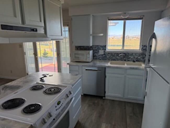 Building Photo - 379 Lawndale Dr