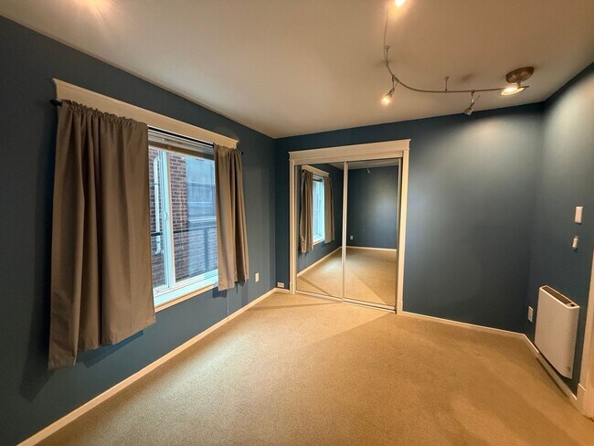 Building Photo - 1629 Queen Anne Ave N