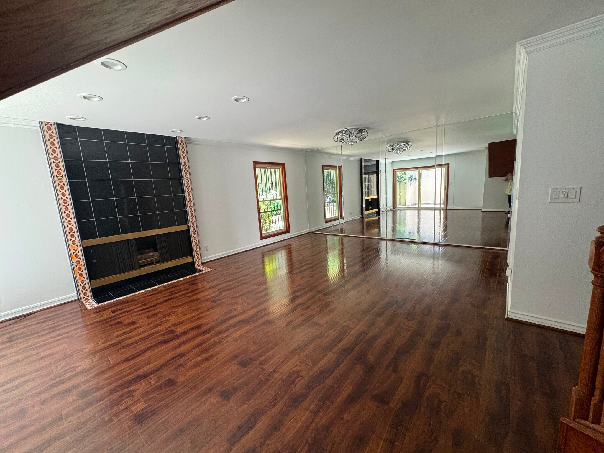 Building Photo - 4153 W Sarah St