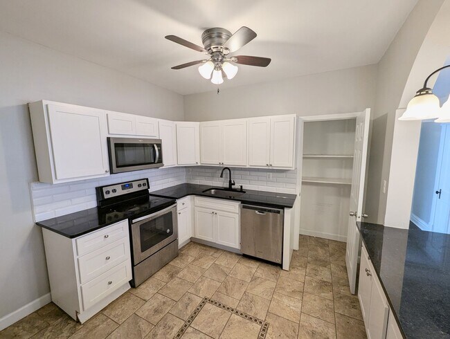 Building Photo - 5938 Cates Ave