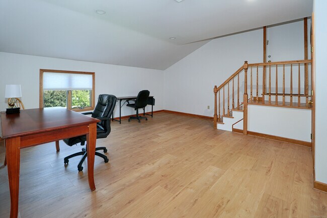Building Photo - 560 Fairfield Beach Rd