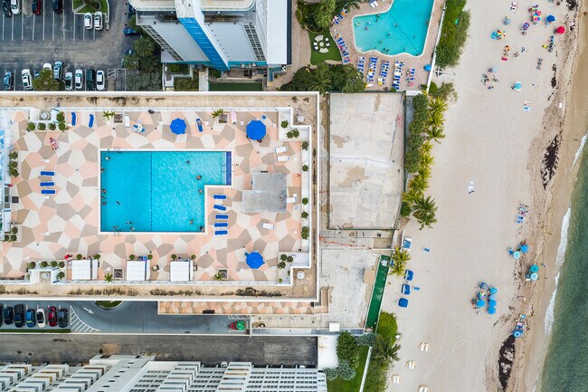 Building Photo - 4020 Galt Ocean Dr
