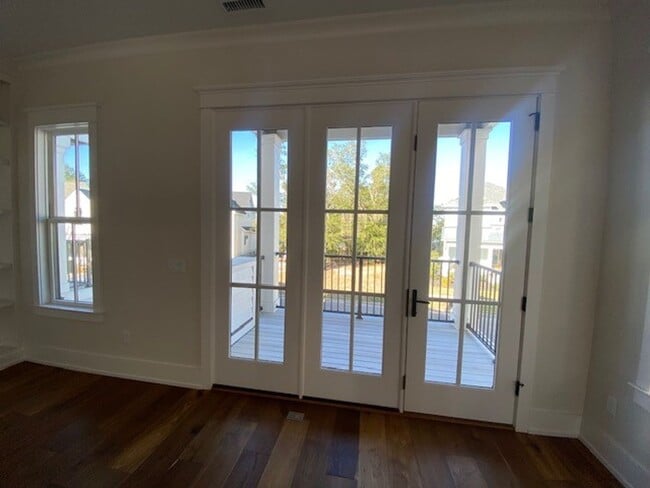 Building Photo - Welcome to our luxurious townhouse in the ...